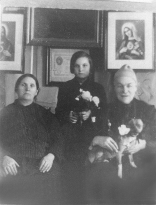 Knygnešys Mykolas Račkus su žmona Petronėle ir jauniausia dukra Kazimiera apie 1927m. 